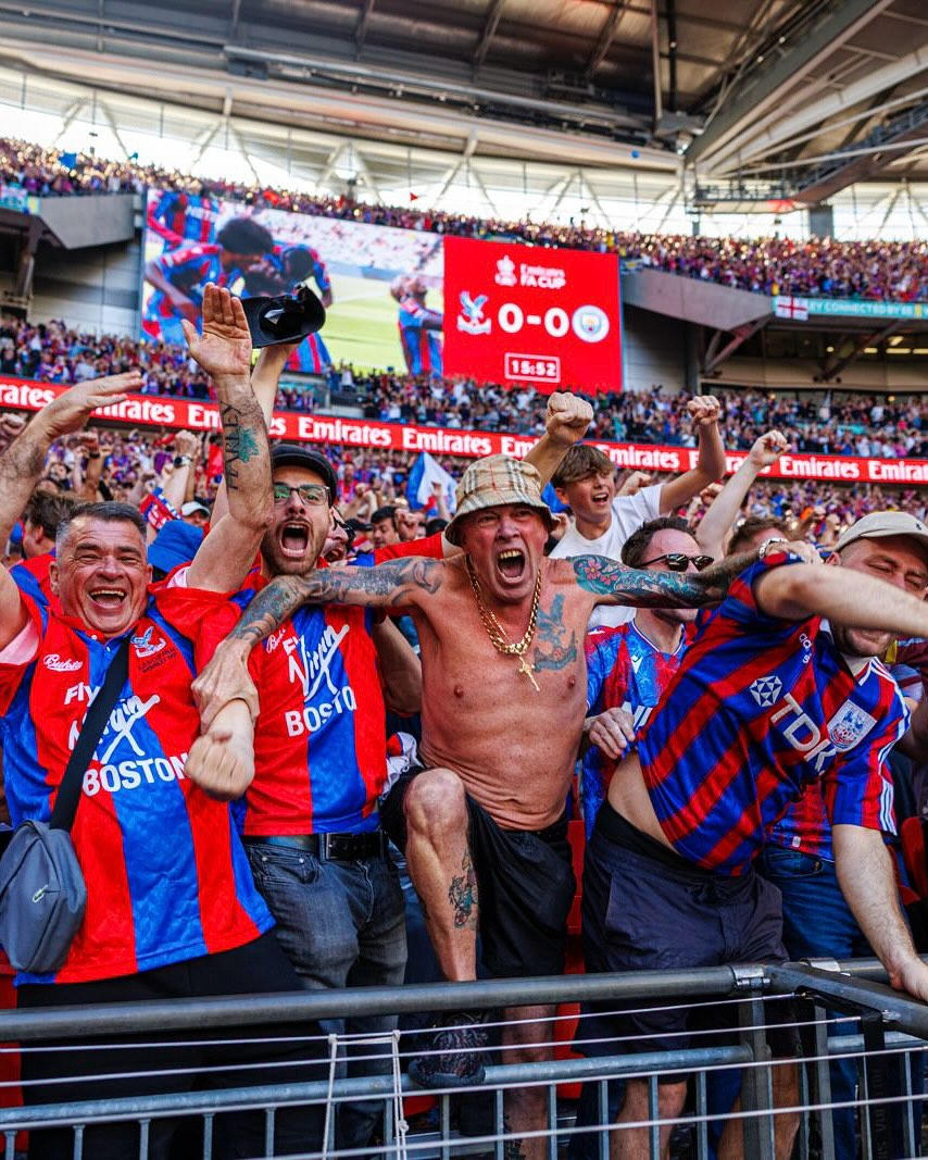 Màn ăn mừng 'ngạo nghễ' của Crystal Palace 