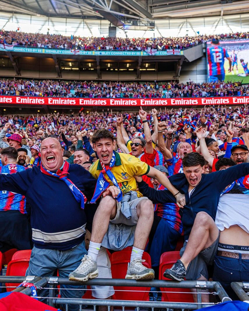 Màn ăn mừng 'ngạo nghễ' của Crystal Palace 