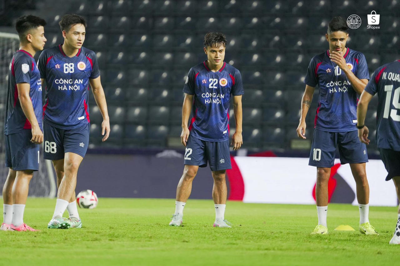 Công an Hà Nội có mang được cúp về Việt Nam?