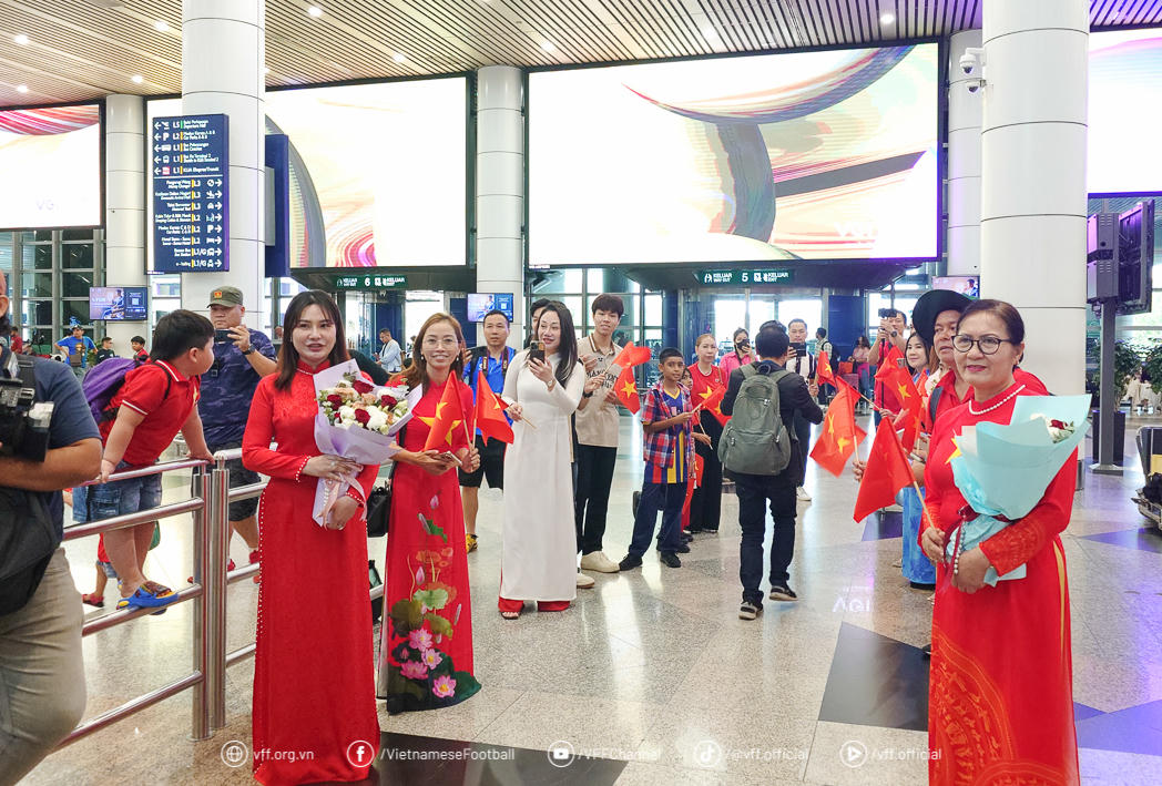 Đội tuyển Việt Nam được chào đón nồng nhiệt tại Malaysia