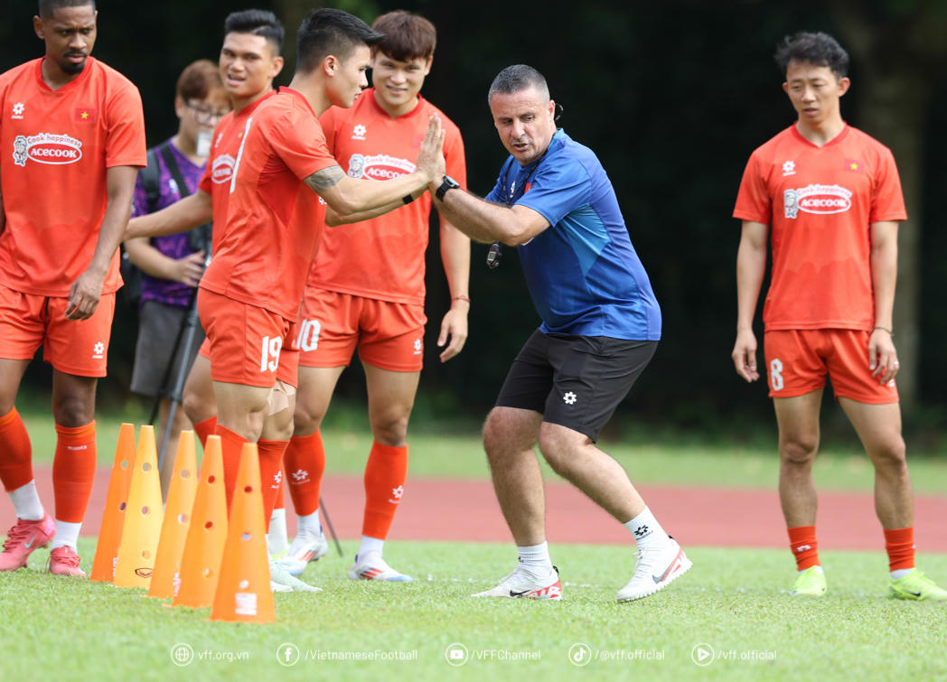 HLV Kim Sang Sik: "Tôi không có áp lực gì về trận đấu với Malaysia"