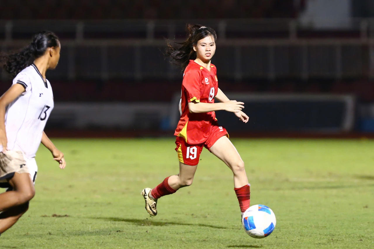 Thắng đậm nữ U19 Indonesia, U19 Việt Nam vào chung kết