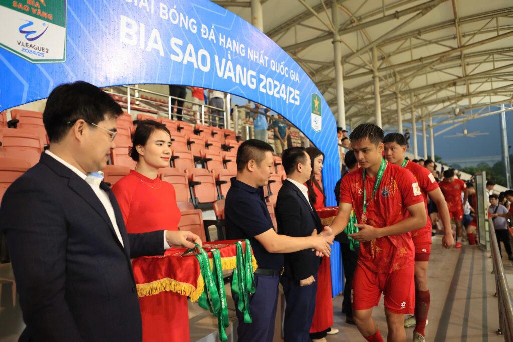Đội bóng của Công Phượng có vé đá play-off
