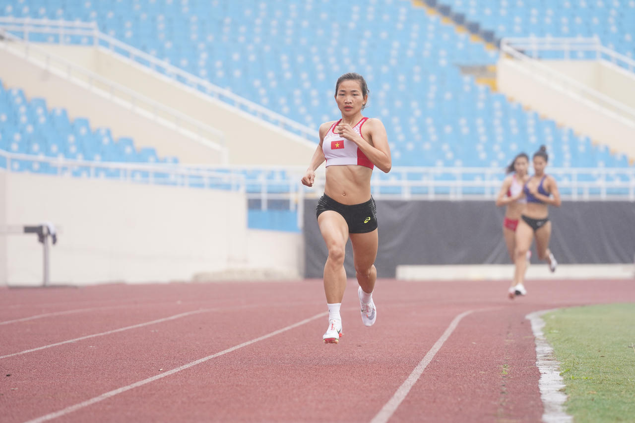 Nữ hoàng điền kinh Nguyễn Thị Oanh vượt qua bệnh tật để chiến thắng