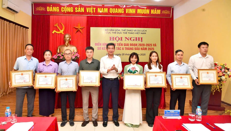 Nữ hoàng điền kinh Nguyễn Thị Oanh vượt qua bệnh tật để chiến thắng