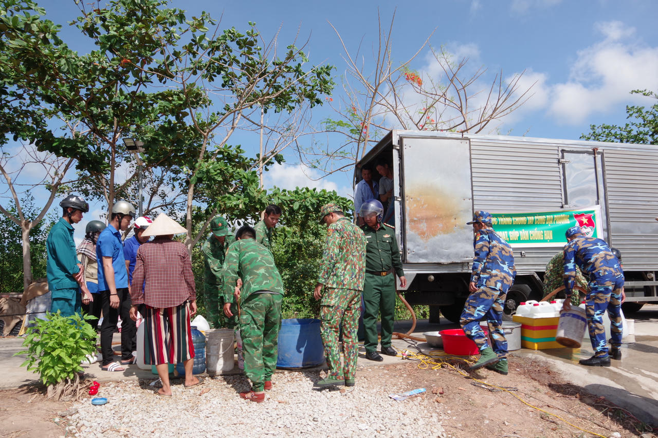 Sóc Trăng: 1.000 hộ dân được hỗ trợ nước sinh hoạt