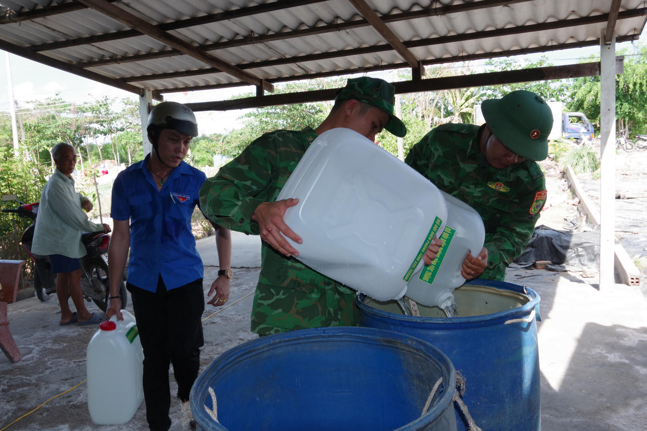 Sóc Trăng: 1.000 hộ dân được hỗ trợ nước sinh hoạt