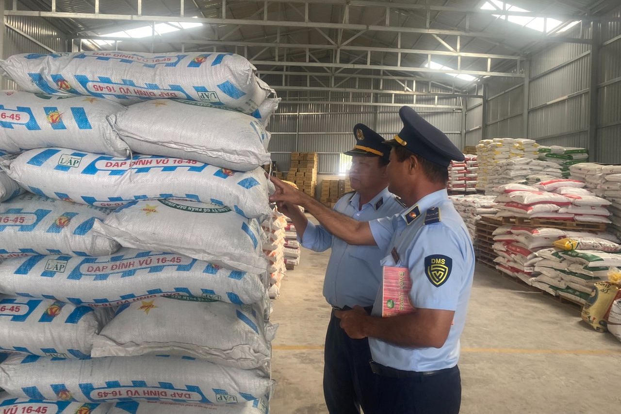 Xử phạt 27 trường hợp vi phạm quy định kinh doanh phân bón, thuốc bảo vệ thực vật