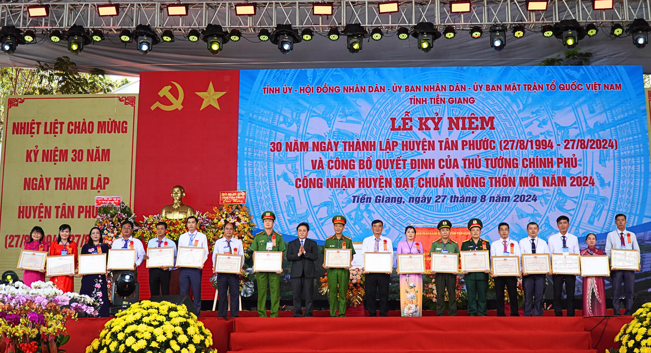 Huyện Tân Phước (Tiền Giang) đạt chuẩn nông thôn mới 