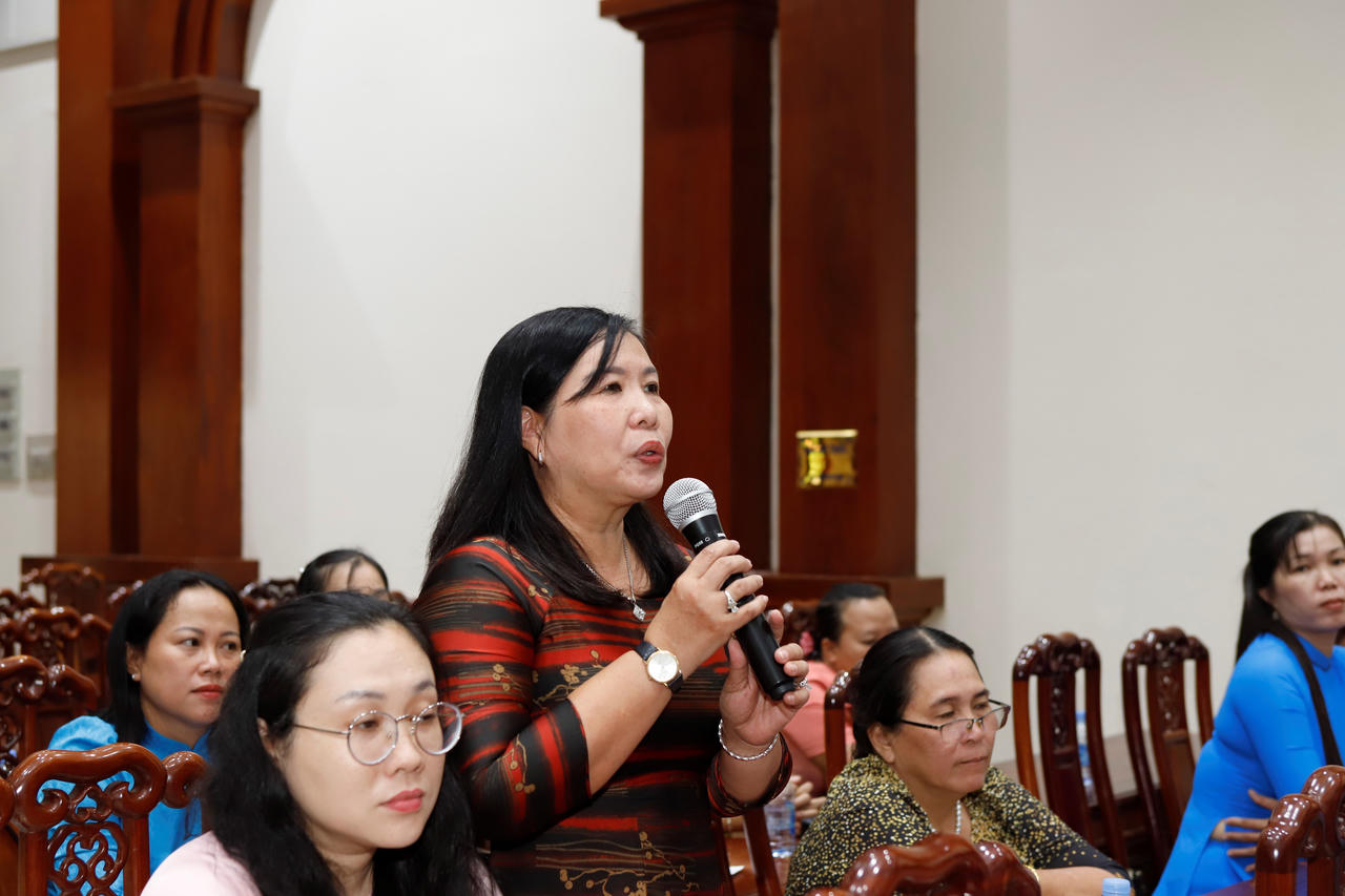 Chủ tịch tỉnh Tiền Giang đối thoại với phụ nữ