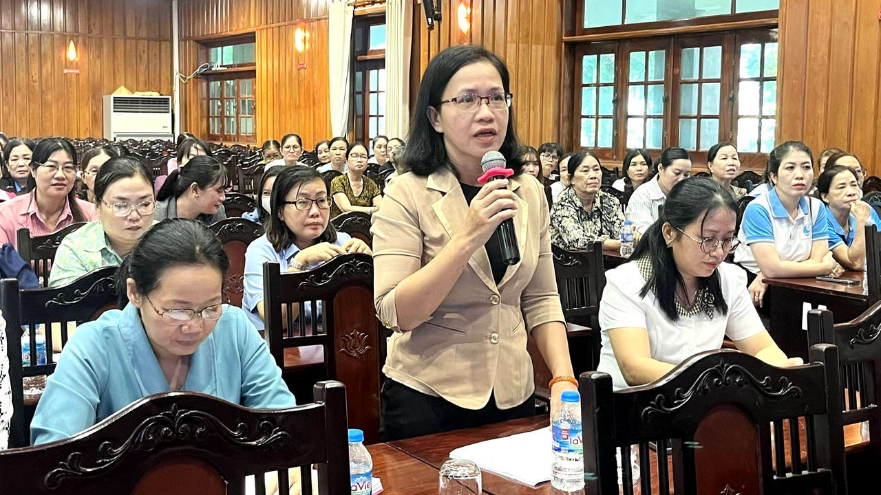 Lãnh đạo tỉnh Long An đối thoại với phụ nữ