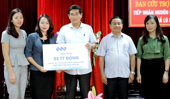 Hơn 5 tỷ đồng đầu tiên giúp Hà Tĩnh khắc phục bão số 10