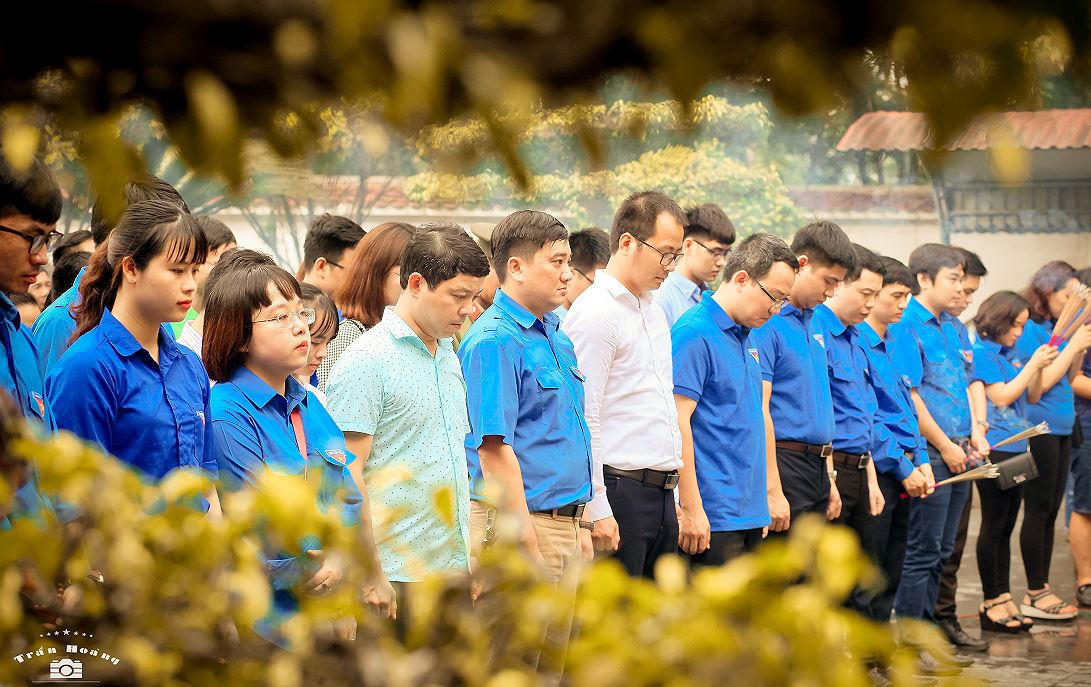 Đoàn thanh niên Bộ Tư pháp về Hà Tĩnh tri ân liệt sỹ 