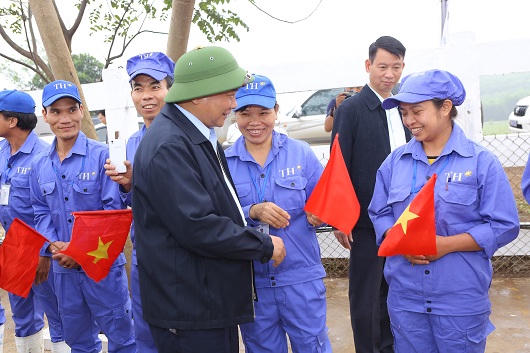 Thủ tướng trao Huân chương Lao động hạng Nhì cho Công ty cổ phần thực phẩm sữa TH 