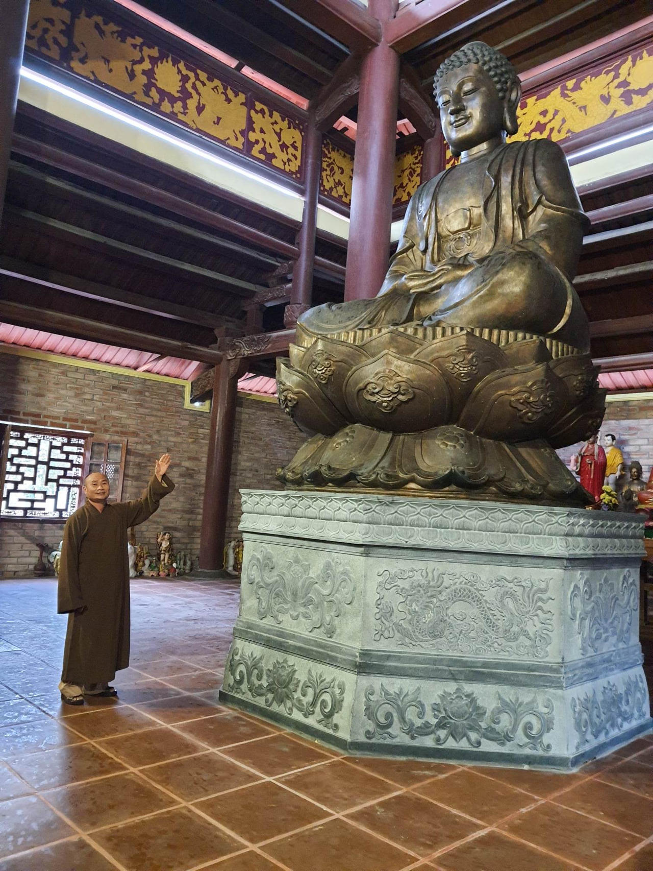 Chuẩn bị dát vàng tượng Phật chùa Thanh Lương