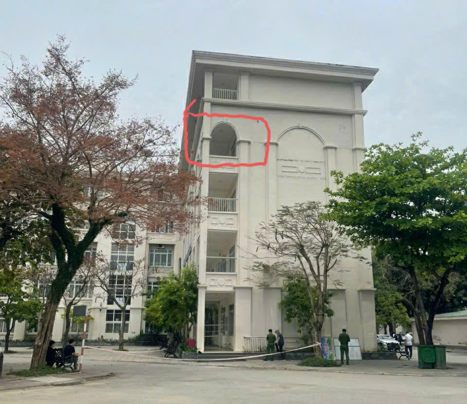 Lời kể của nữ sinh bị lan can tầng 4 trường học rơi trúng