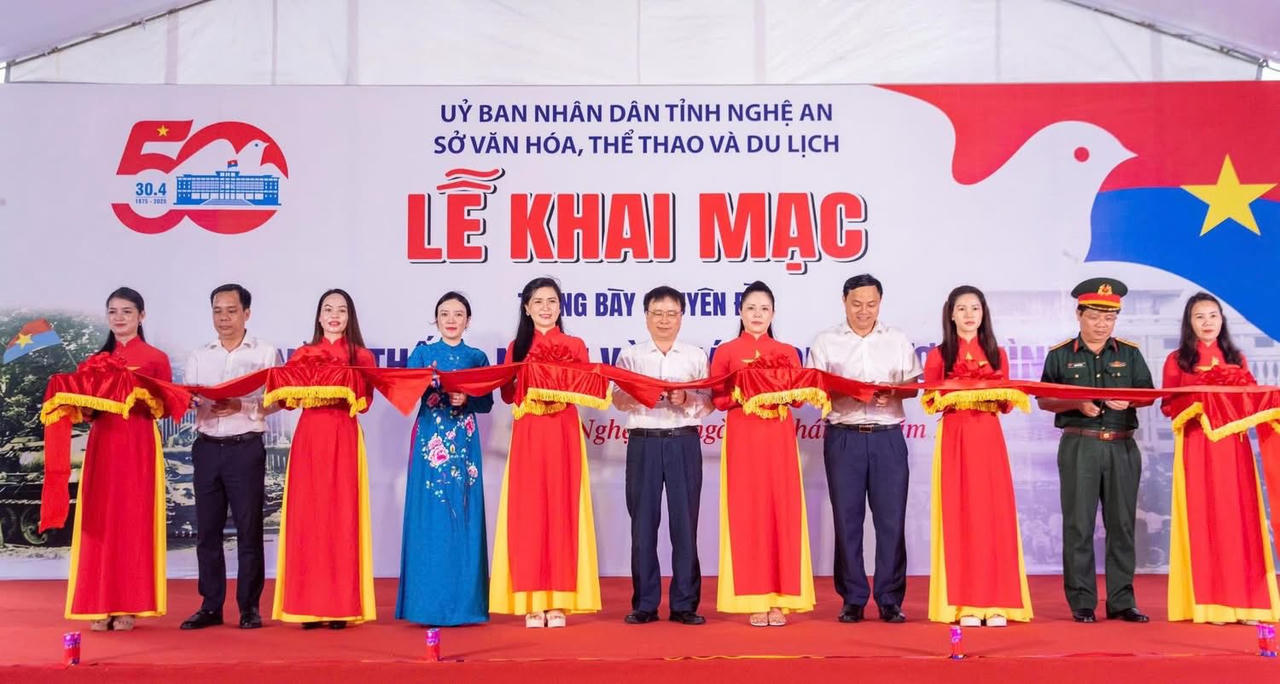 Nghệ An: Khai mạc trưng bày '50 năm thống nhất và khát vọng vươn mình'