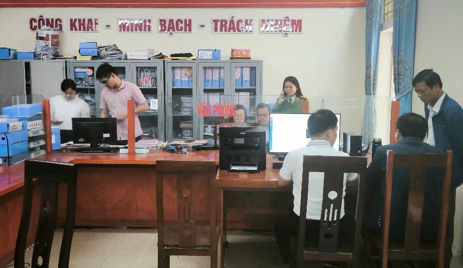 'Hồng Xuza' - nữ công chức tư pháp tận tụy với nghề