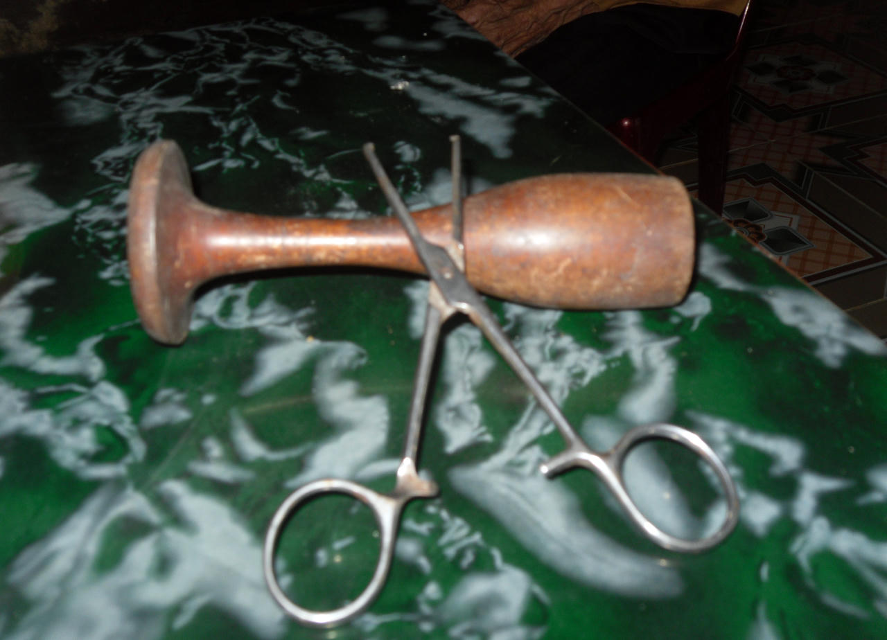 Bà lang Mường đỡ đẻ 1.000 lần với ống nghe bằng “chày gỗ”