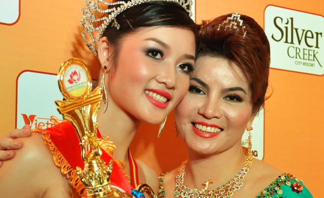 Bà Kim Hồng: “Triệu Thị Hà không xứng đáng với vương miện Hoa hậu“