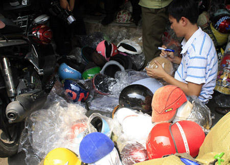 TPHCM: Mũ bảo hiểm “rởm” sắp bị xử lý từ A đến Z