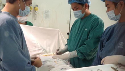 Tai biến sau khi bơm silicon lỏng vào ngực