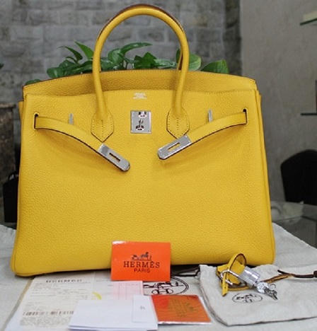 Phát hiện 2 cửa hàng nhái nhãn hiệu thời trang Hermes