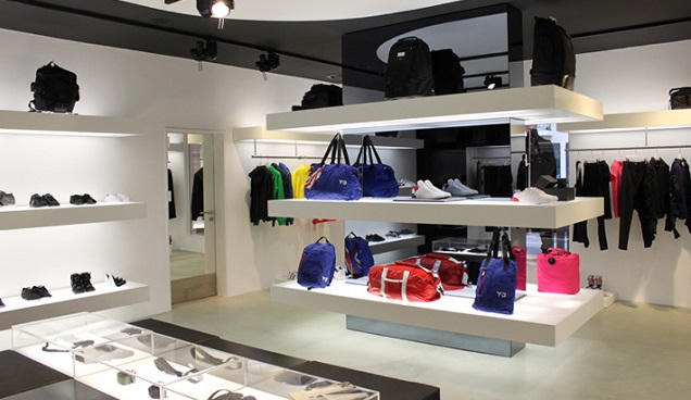 Hà Nội: Mặc váy xấu, khách bị đuổi khéo khi mua hàng sang chảnh