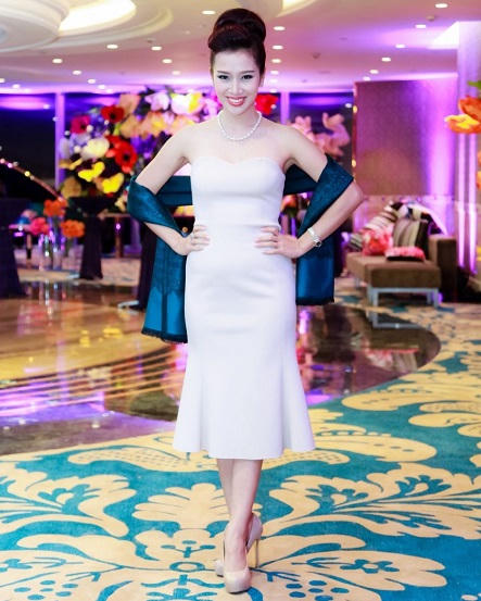 Á hậu quý bà Thu Hương nổi bật trong đêm tiệc dành cho doanh nhân