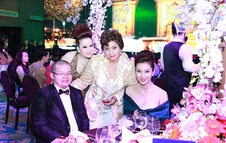 Á hậu quý bà Thu Hương nổi bật trong đêm tiệc dành cho doanh nhân