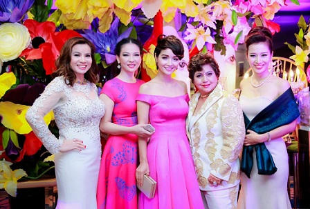 Á hậu quý bà Thu Hương nổi bật trong đêm tiệc dành cho doanh nhân