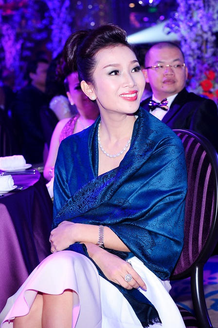 Á hậu quý bà Thu Hương nổi bật trong đêm tiệc dành cho doanh nhân