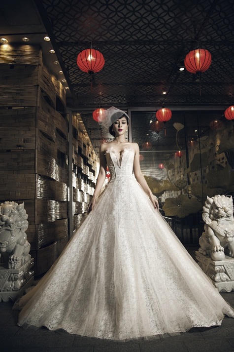 Á hậu quý bà Thu Hương quyến rũ với “Queen Style”