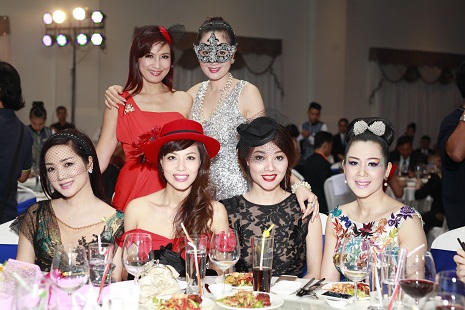 Doanh nhân Vũ Thúy Nga lộng lẫy trong đêm tiệc King & Queen Party