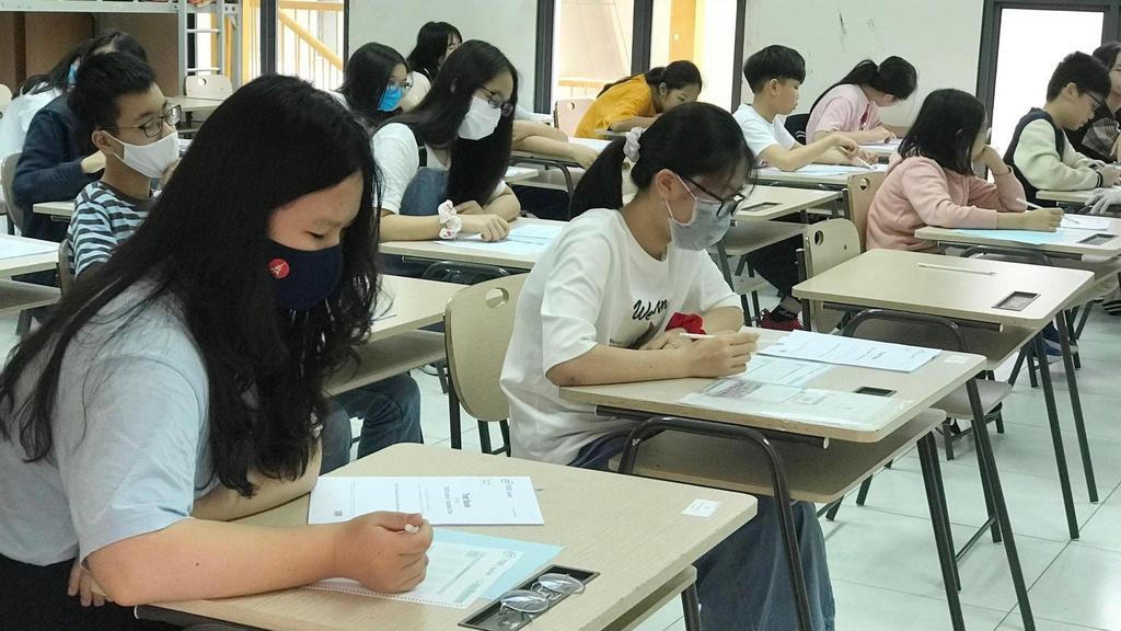 Hướng dẫn thực hiện Chương trình giáo dục trung học ứng phó dịch COVID-19