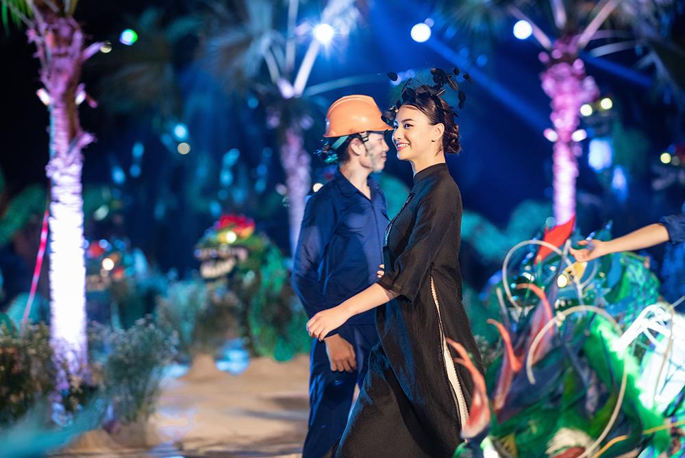 Cảnh sinh hoạt miền biển Quảng Ninh được khéo léo tái hiện trên sân khấu thời trang