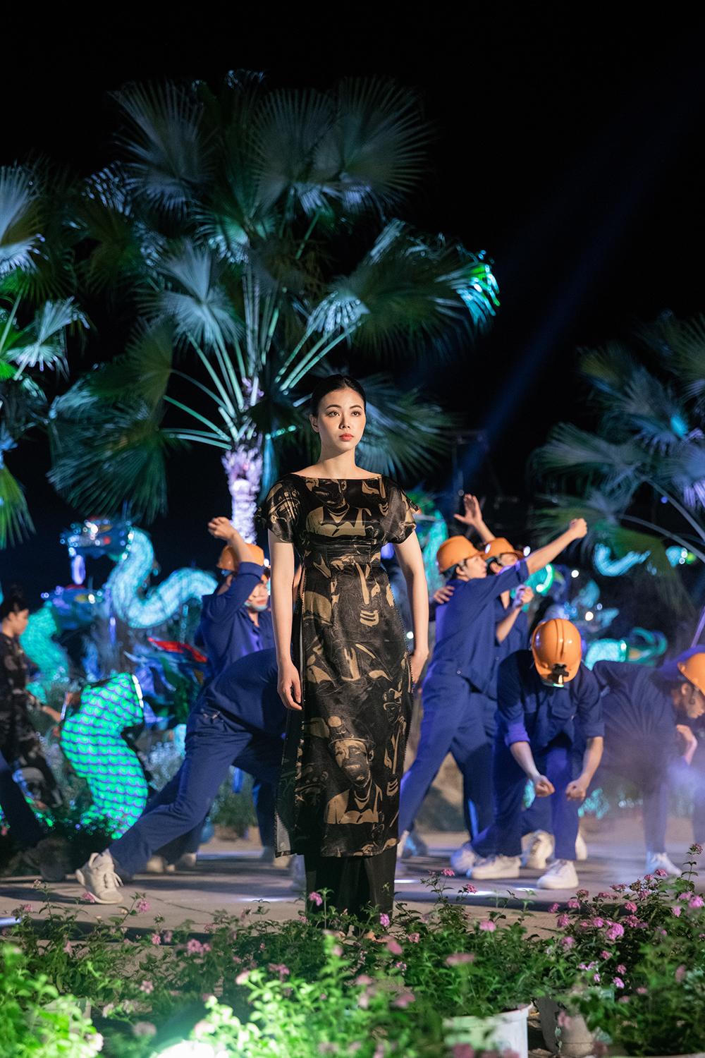 Cảnh sinh hoạt miền biển Quảng Ninh được khéo léo tái hiện trên sân khấu thời trang