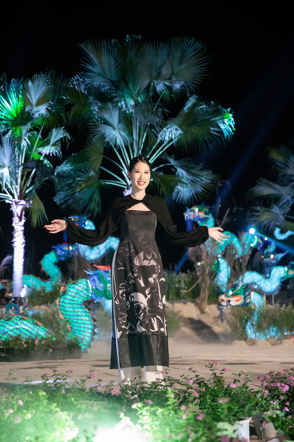 Cảnh sinh hoạt miền biển Quảng Ninh được khéo léo tái hiện trên sân khấu thời trang