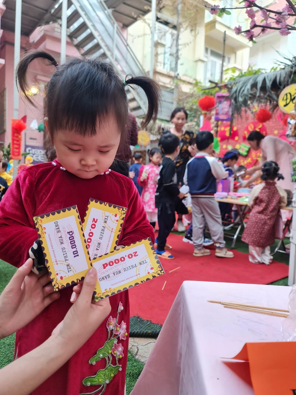 Tái hiện không gian chợ Tết quê cho các bé mầm non