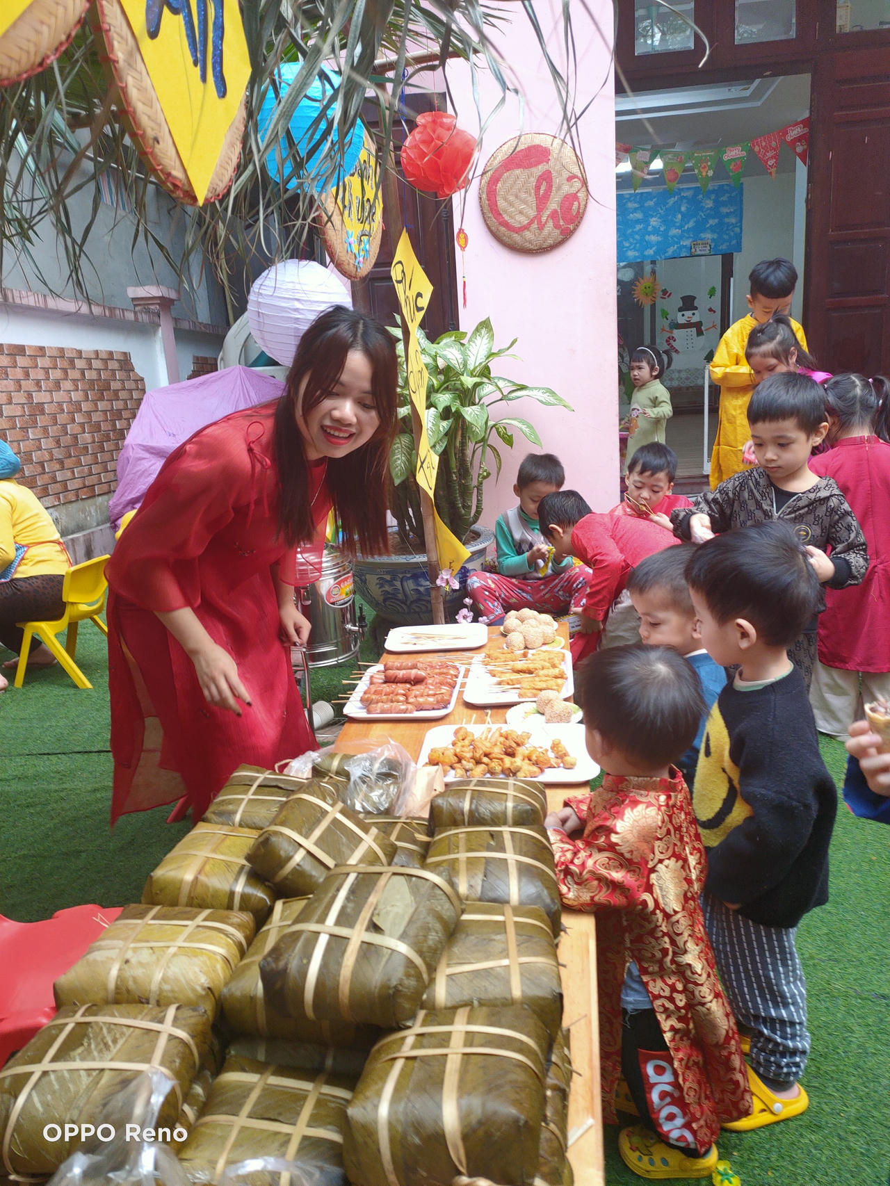 Tái hiện không gian chợ Tết quê cho các bé mầm non