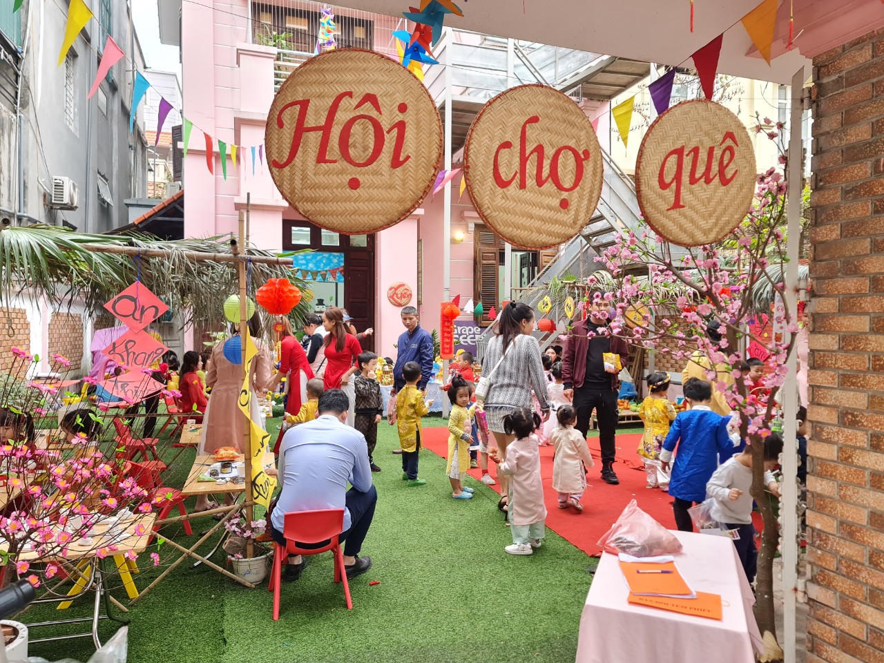 Tái hiện không gian chợ Tết quê cho các bé mầm non