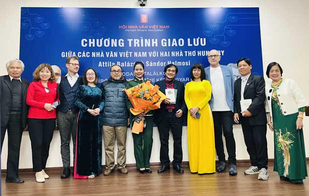 Nhà thơ Phan Hoàng được trao Giải thưởng Nghệ thuật Danube