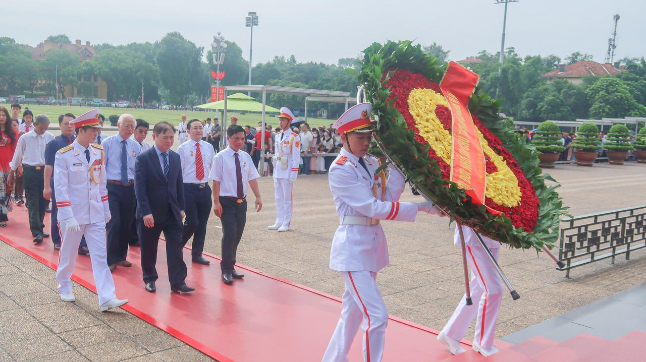 Tuyên dương học sinh xuất sắc tiêu biểu và ra mắt CLB Doanh nhân họ Phan và Thân hữu