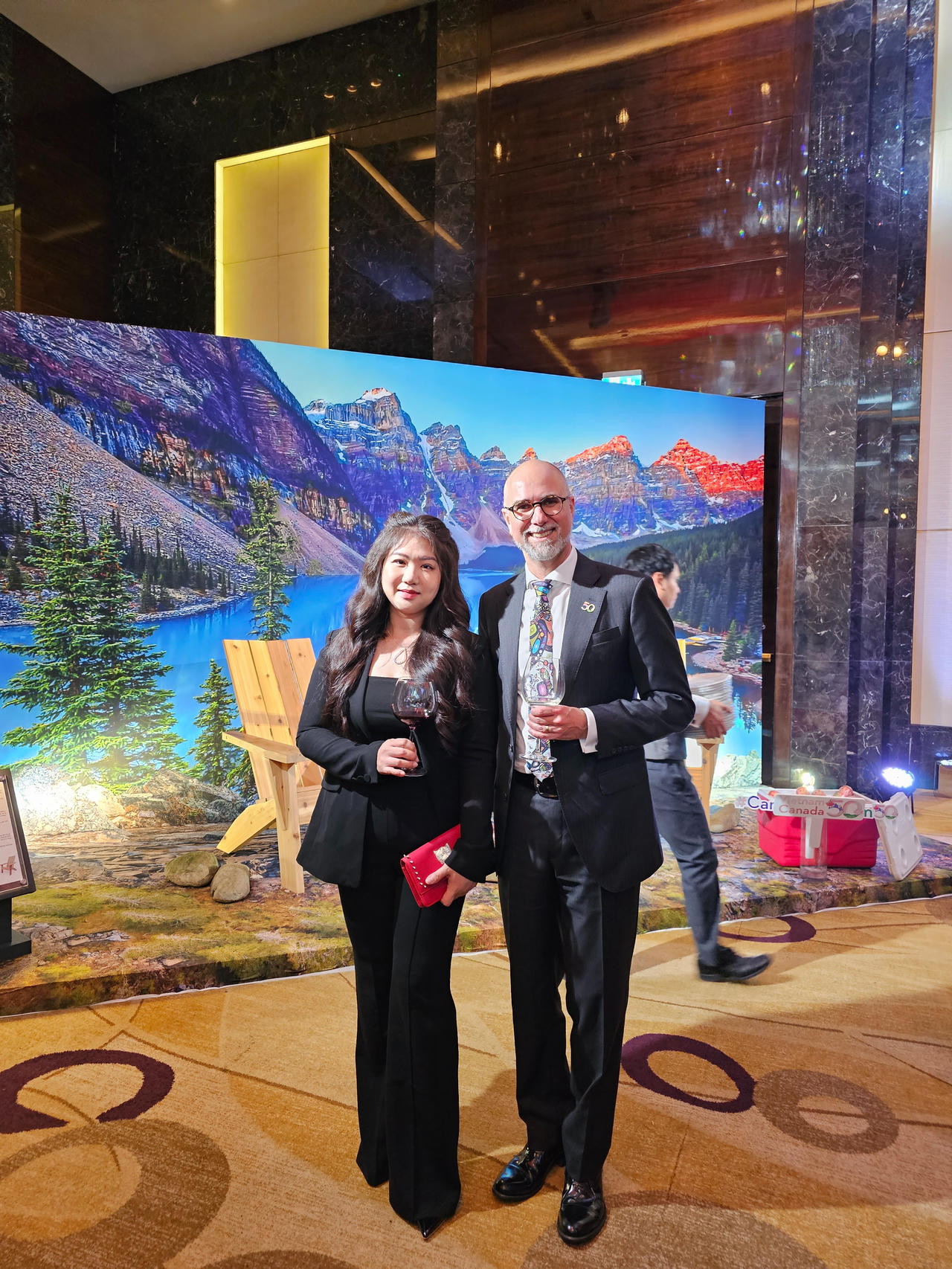 Sản vật Siro phong biểu tượng của đất nước Canada trong Lễ kỷ niệm 50 năm quan hệ ngoại giao Việt Nam - Canada 