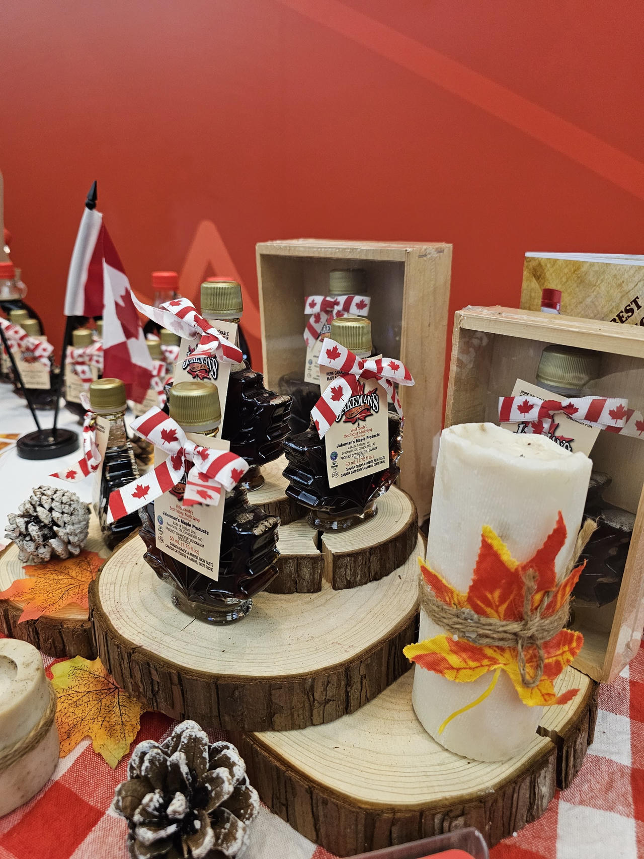 Sản vật Siro phong biểu tượng của đất nước Canada trong Lễ kỷ niệm 50 năm quan hệ ngoại giao Việt Nam - Canada 