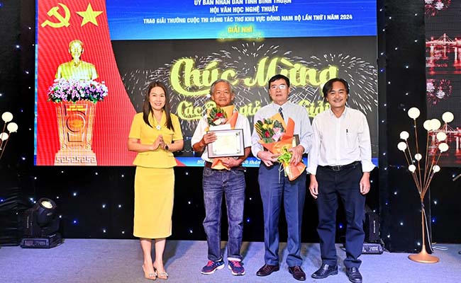 Trao giải Cuộc thi sáng tác Thơ khu vực Đông Nam bộ lần thứ I năm 2024