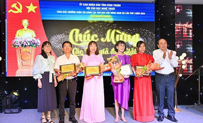 Trao giải Cuộc thi sáng tác Thơ khu vực Đông Nam bộ lần thứ I năm 2024