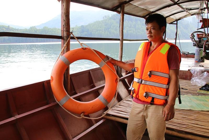 Quyết tâm giữ vững trật tự, an toàn giao thông trên sông Đà