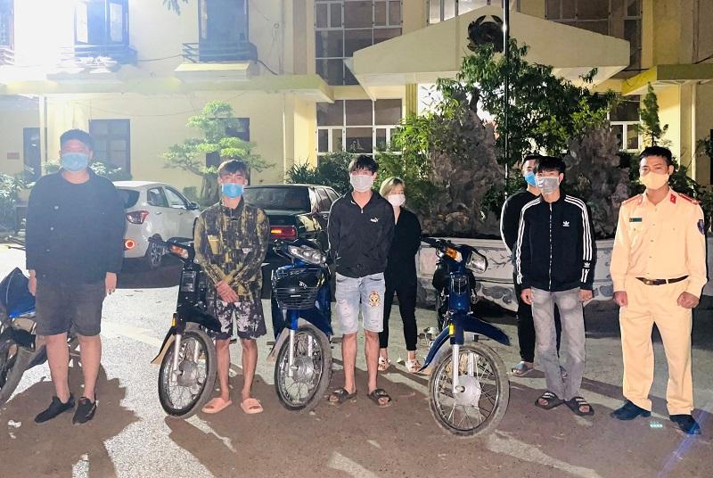 Truy bắt 4 thanh niên tụ tập bốc đầu xe trong đêm