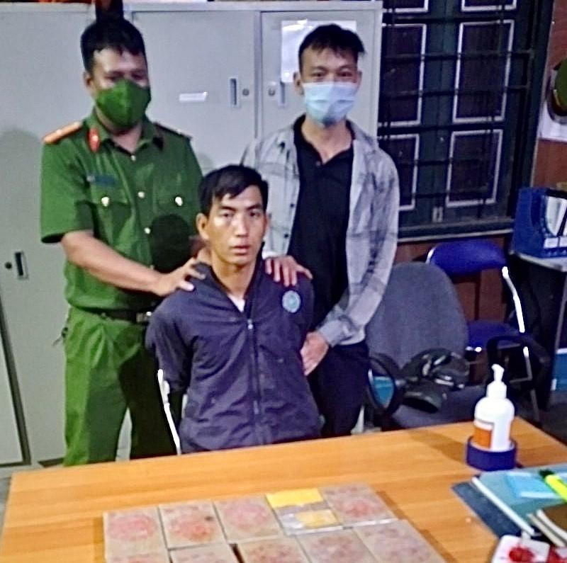 Bắt đối tượng vận chuyển 19 bánh heroin từ biên giới về tiêu thụ